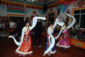 Jiuzhaigou valley tibetan dance